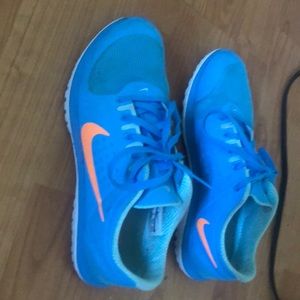 Blue Nike tennis shoes